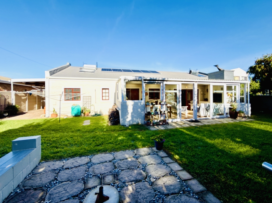 3 Bedroom Property for Sale in Sandbaai Western Cape